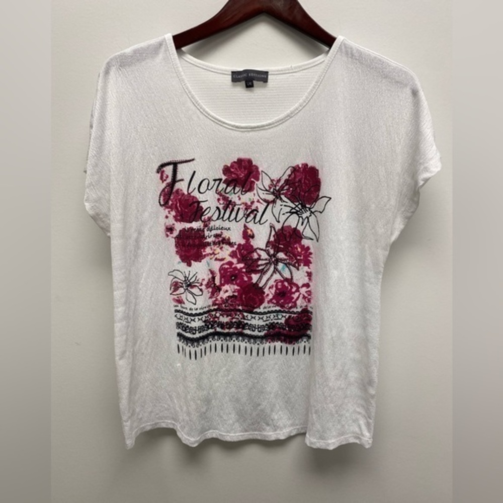 ✨ 4 for $30 ✨ Classic Edition White / Pink Floral Top / Shirt Size L